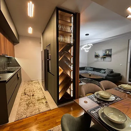 Luxury Furnished At The Center Of The
