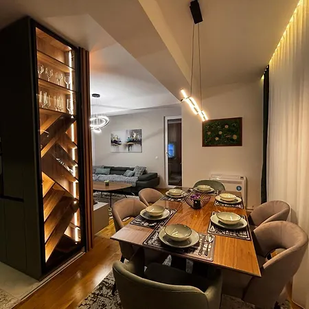 Luxury Furnished At The Center Of The